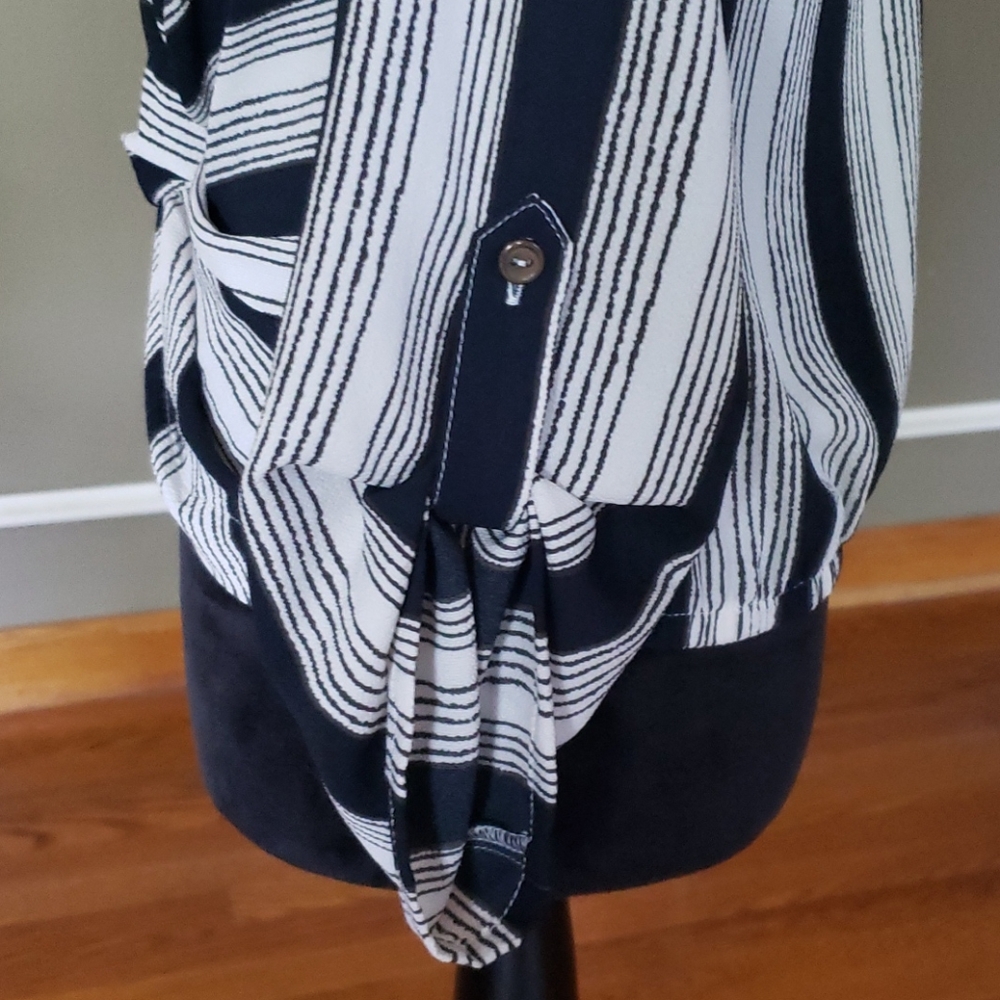No Boundaries Blouse Size Medium - Picture 4 of 9